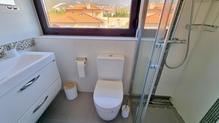 Image No.11-6 Bed Property for sale