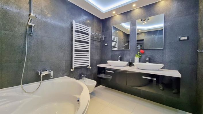 Image No.14-6 Bed Property for sale