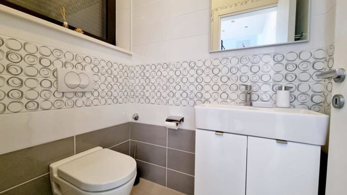 Image No.16-6 Bed Property for sale