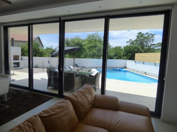 Image No.22-6 Bed Property for sale