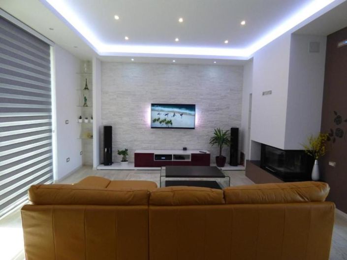 Image No.23-6 Bed Property for sale