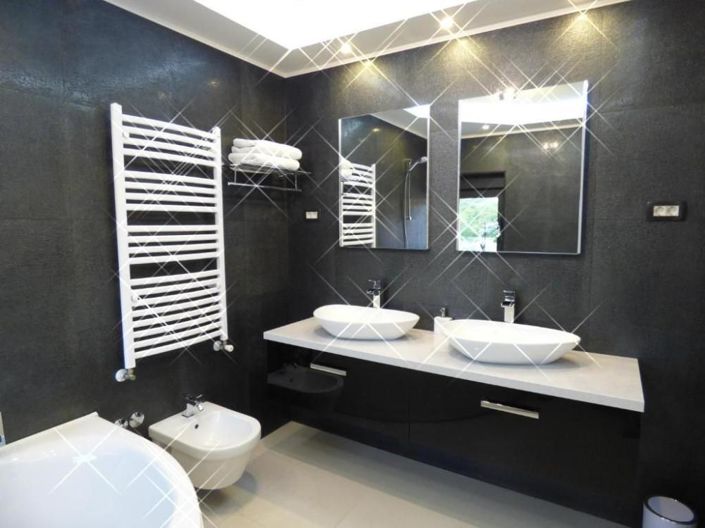 Image No.25-6 Bed Property for sale