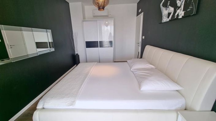 Image No.7-6 Bed Property for sale