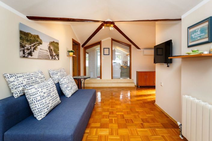 Image No.12-10 Bed Property for sale