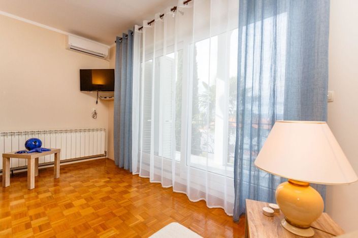 Image No.21-10 Bed Property for sale