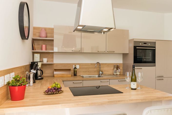 Image No.13-9 Bed Property for sale