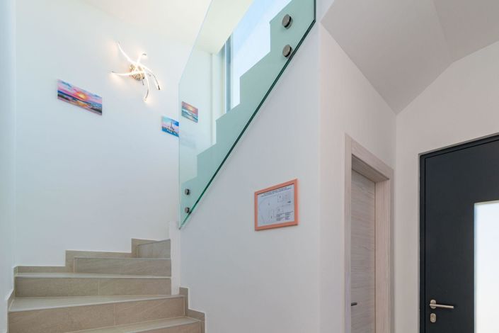 Image No.19-9 Bed Property for sale