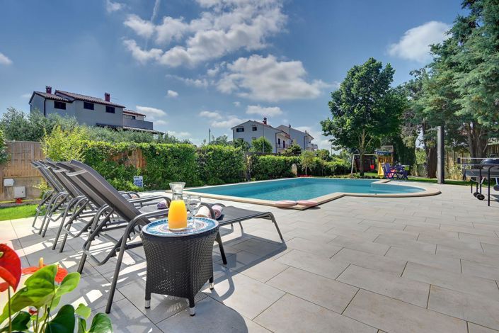 Image No.3-9 Bed Property for sale