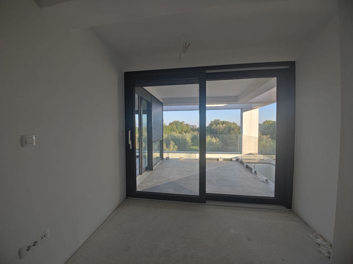 Image No.12-3 Bed Property for sale