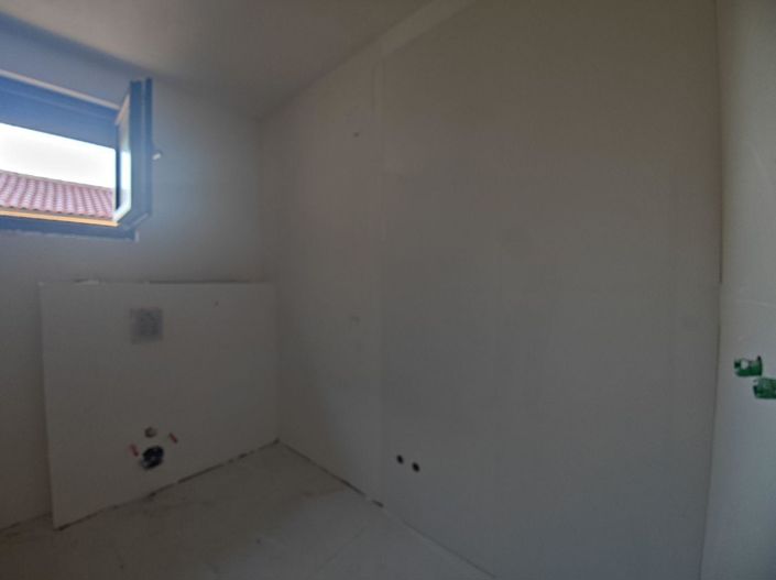 Image No.8-3 Bed Property for sale