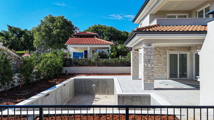 Image No.12-3 Bed Property for sale