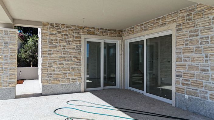 Image No.14-3 Bed Property for sale