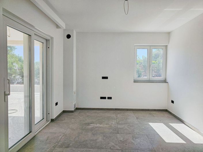 Image No.20-3 Bed Property for sale