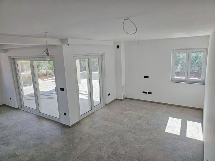 Image No.21-3 Bed Property for sale