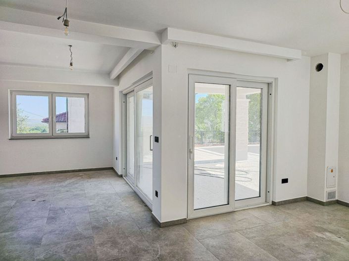 Image No.22-3 Bed Property for sale