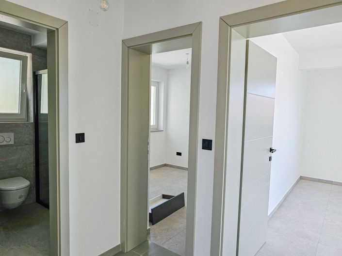 Image No.24-3 Bed Property for sale