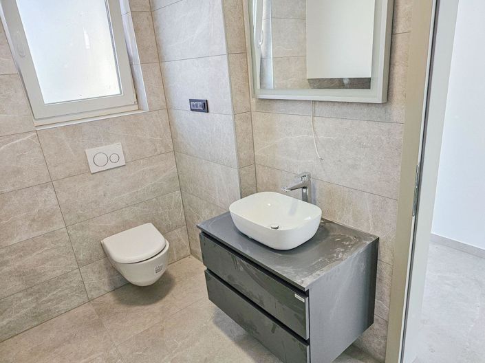 Image No.25-3 Bed Property for sale