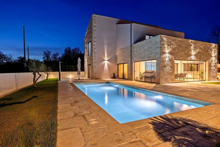 Image No.1-4 Bed Property for sale