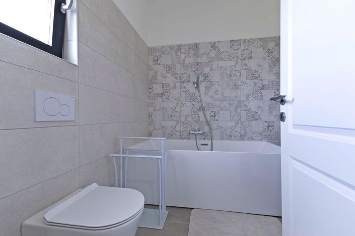 Image No.17-4 Bed Property for sale