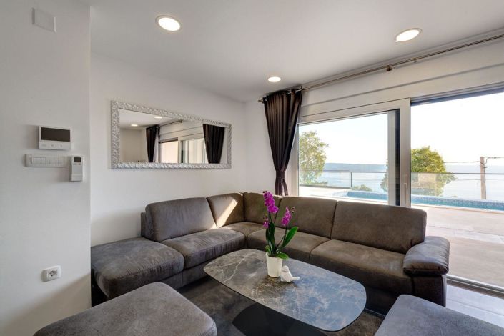 Image No.15-4 Bed Property for sale