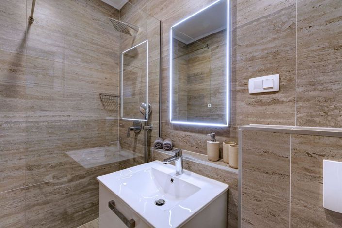 Image No.20-4 Bed Property for sale