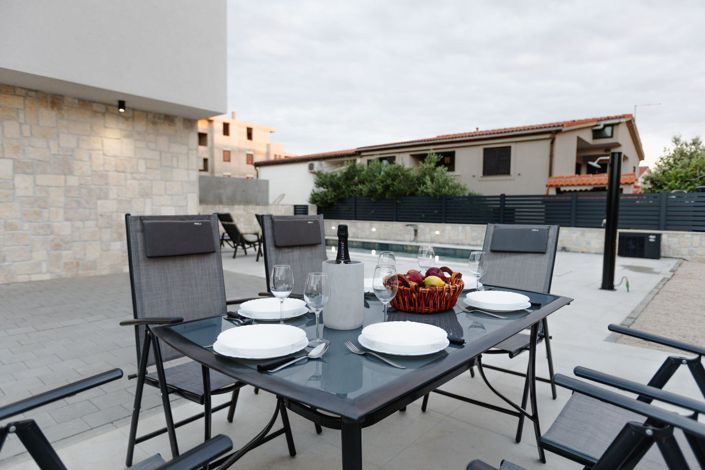 Image No.12-4 Bed Property for sale