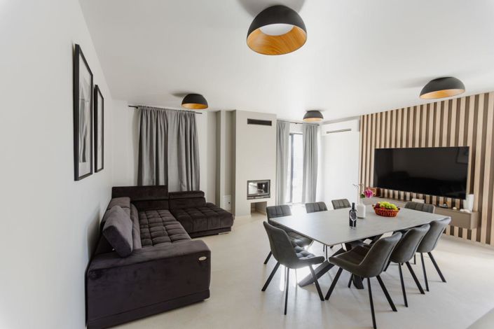 Image No.14-4 Bed Property for sale