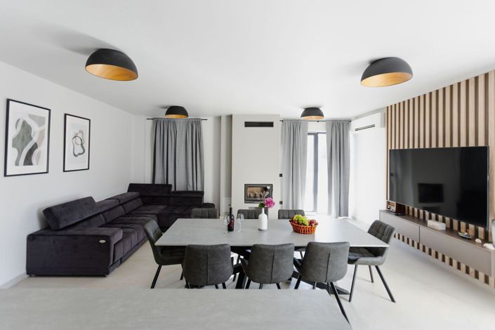 Image No.15-4 Bed Property for sale