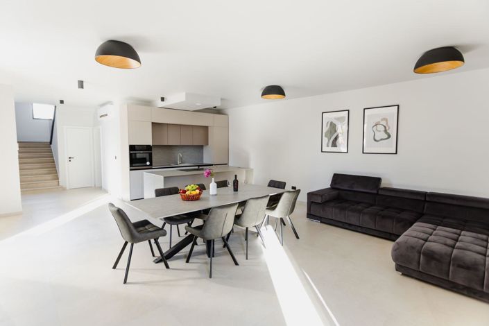 Image No.16-4 Bed Property for sale