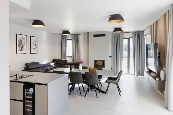 Image No.18-4 Bed Property for sale