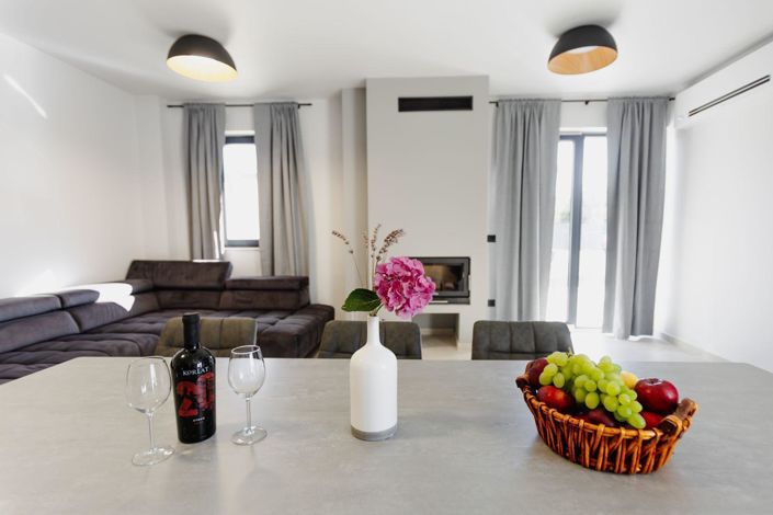 Image No.22-4 Bed Property for sale