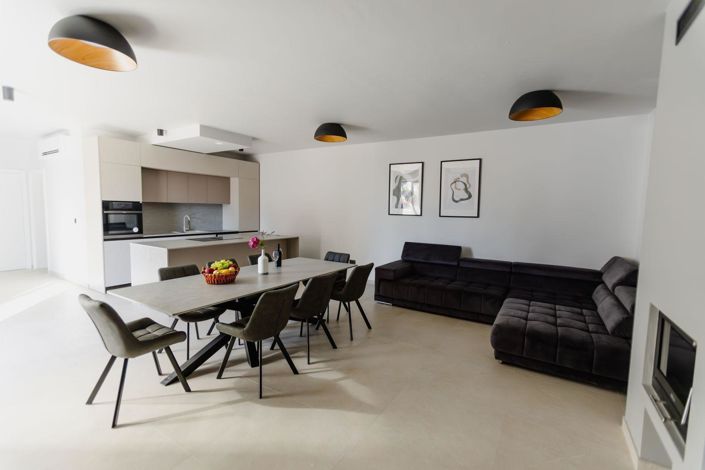 Image No.23-4 Bed Property for sale