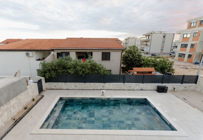 Image No.3-4 Bed Property for sale