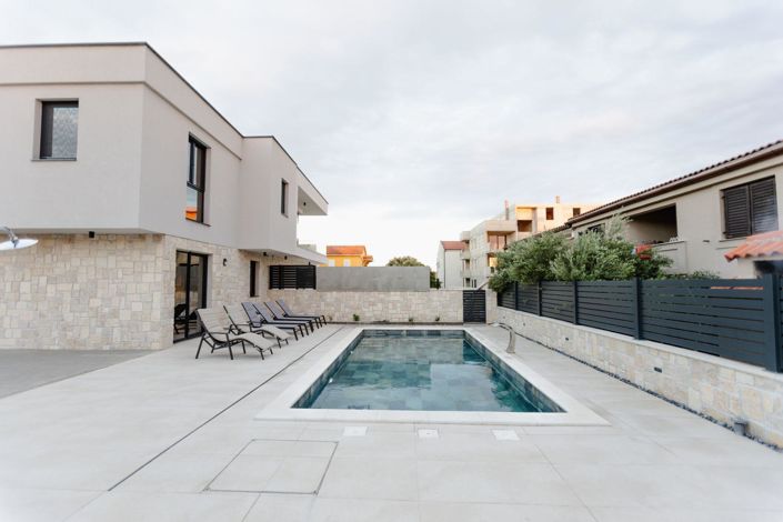 Image No.6-4 Bed Property for sale