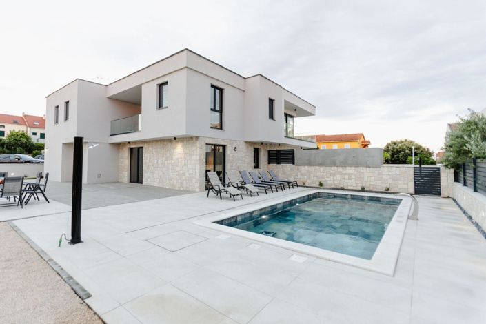 Image No.7-4 Bed Property for sale