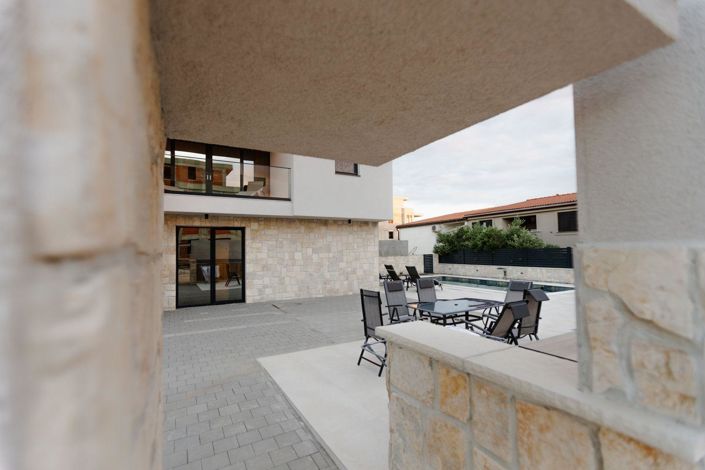 Image No.8-4 Bed Property for sale