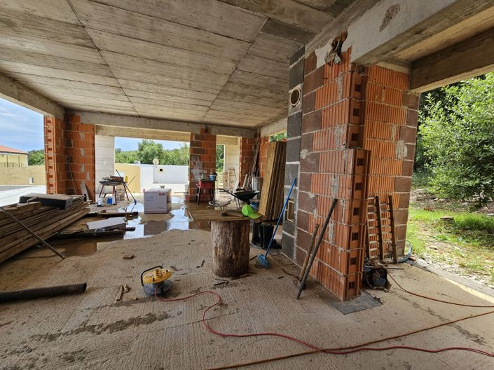 Image No.17-4 Bed Property for sale