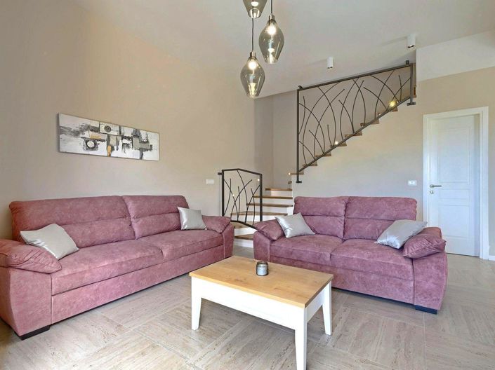 Image No.14-9 Bed Property for sale