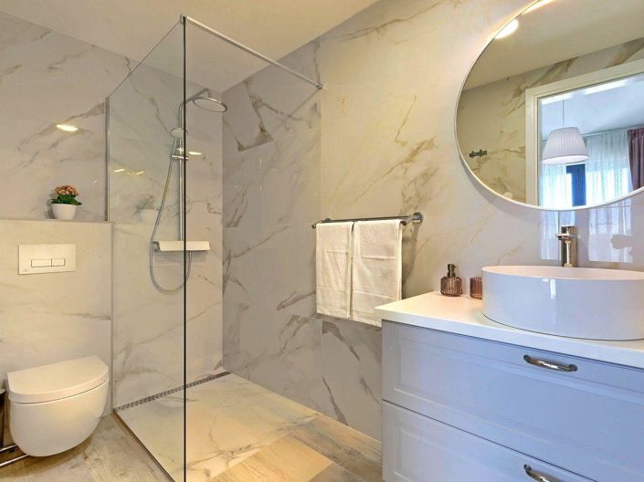 Image No.21-9 Bed Property for sale