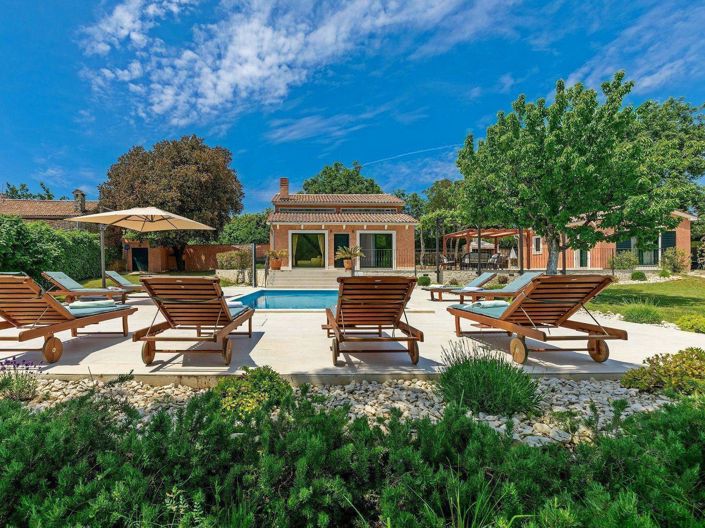 Image No.1-4 Bed Property for sale