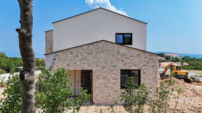 Image No.1-4 Bed Property for sale