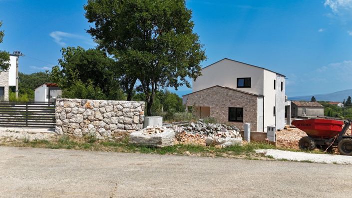 Image No.17-4 Bed Property for sale