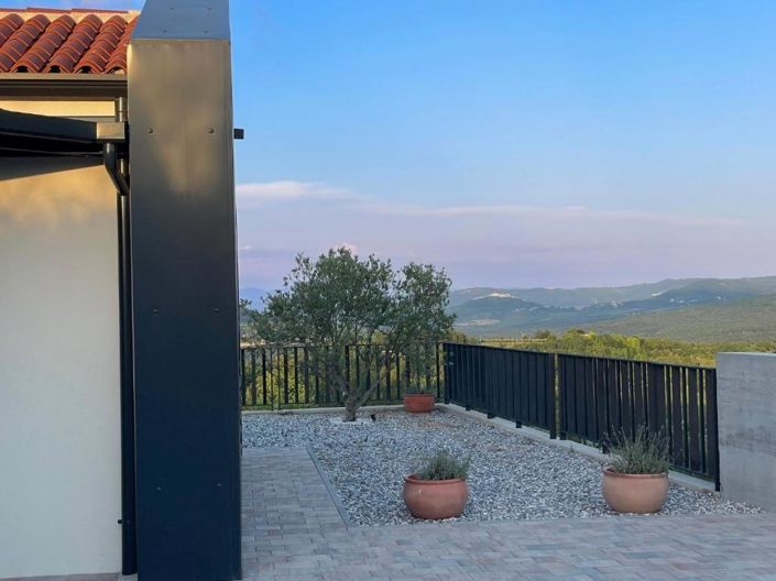 Image No.10-2 Bed Property for sale