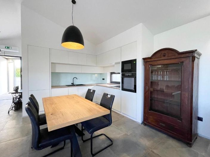 Image No.17-2 Bed Property for sale