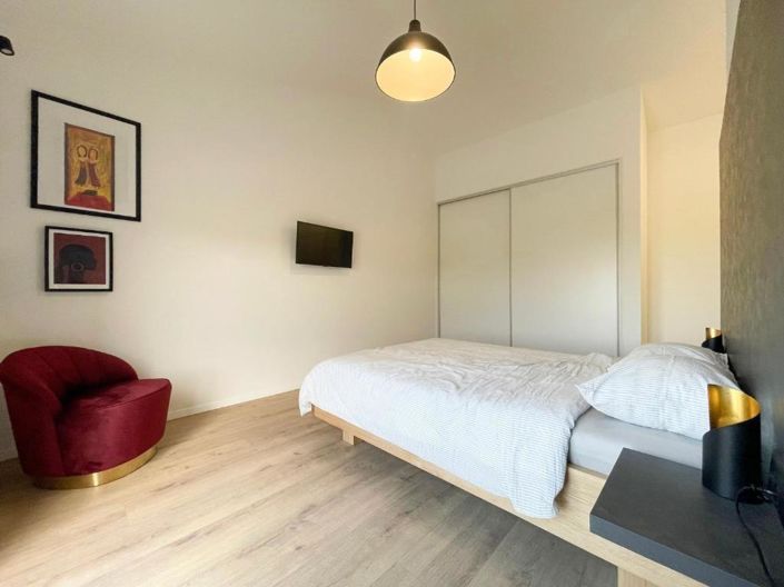 Image No.20-2 Bed Property for sale