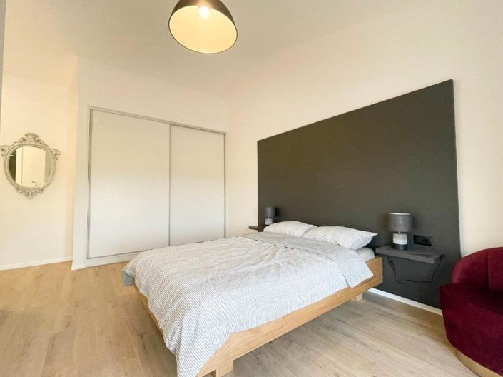 Image No.25-2 Bed Property for sale