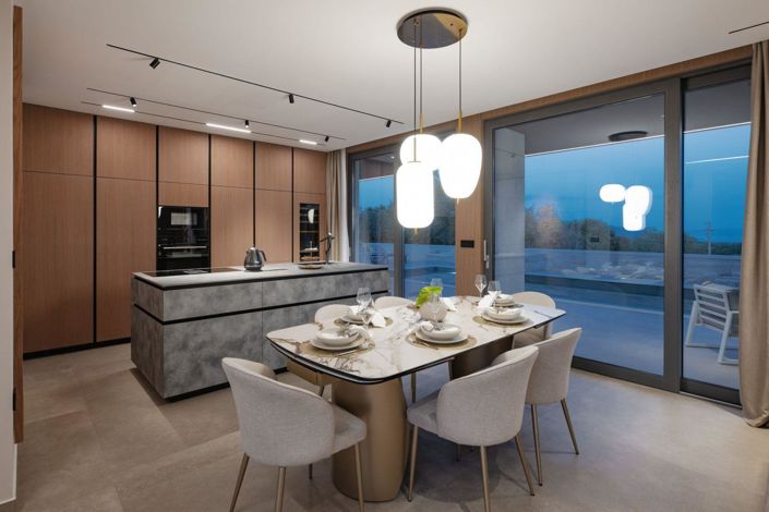 Image No.8-3 Bed Property for sale