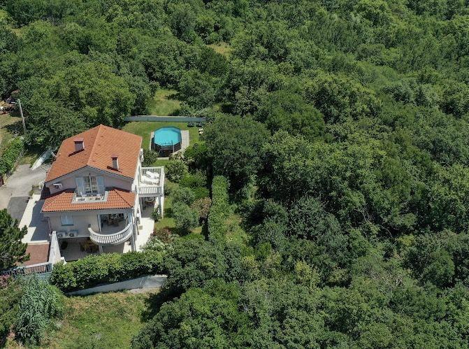 Image No.1-4 Bed Property for sale