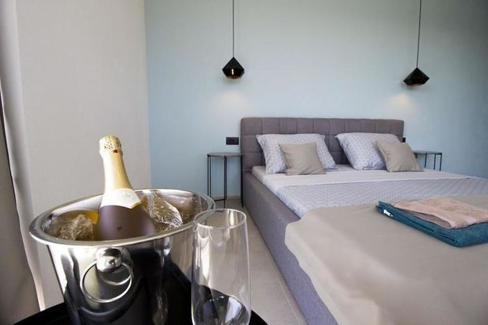 Image No.11-4 Bed Property for sale