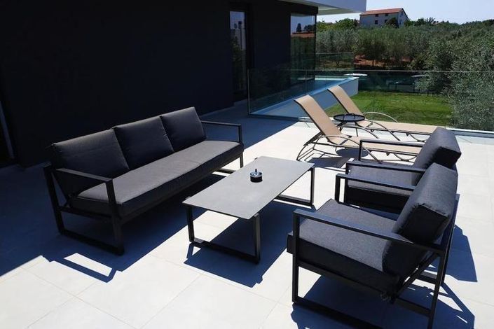 Image No.25-4 Bed Property for sale